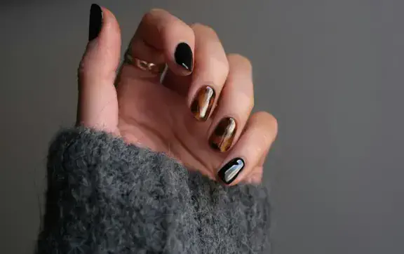 Акриловий манікюр вперше: що потрібно знати, щоб не пошкодити нігті та отримати ідеальний результат