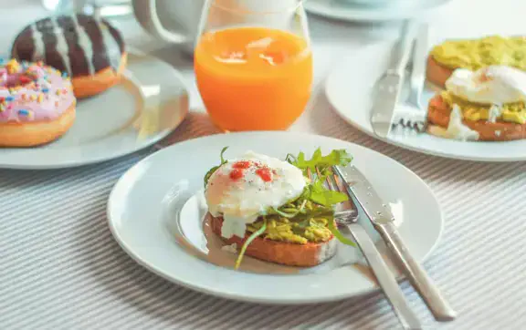 Плюс 8 кг цукру на рік: чому класичний "здоровий сніданок" не такий вже й здоровий