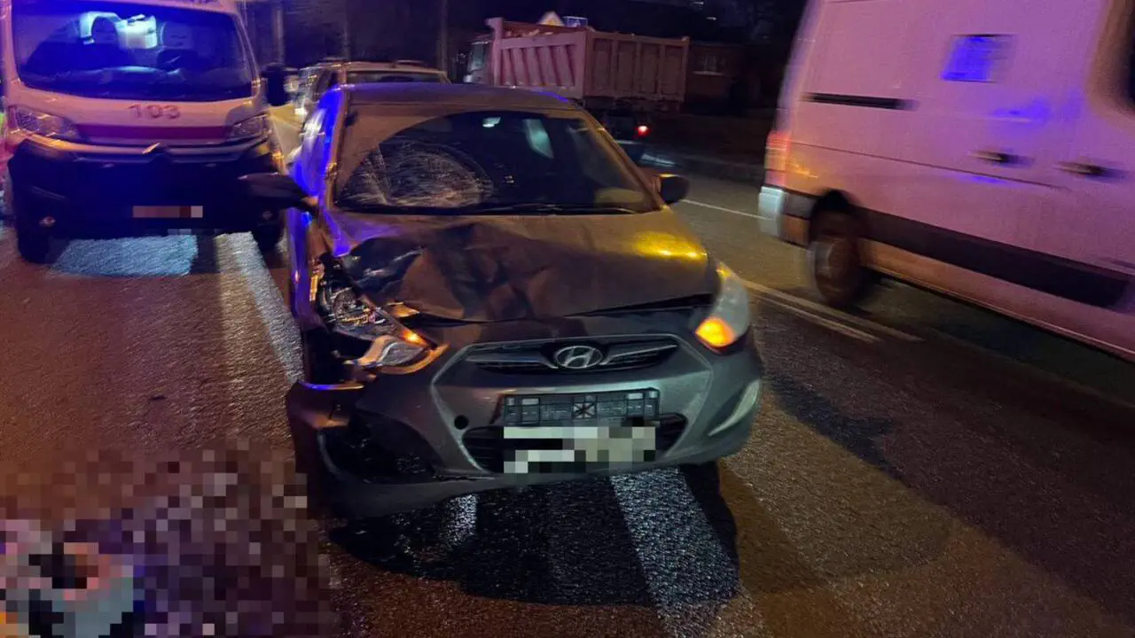 Не зменшила швидкість біля переходу: у Харкові під колеса авто судді потрапили дві школярки