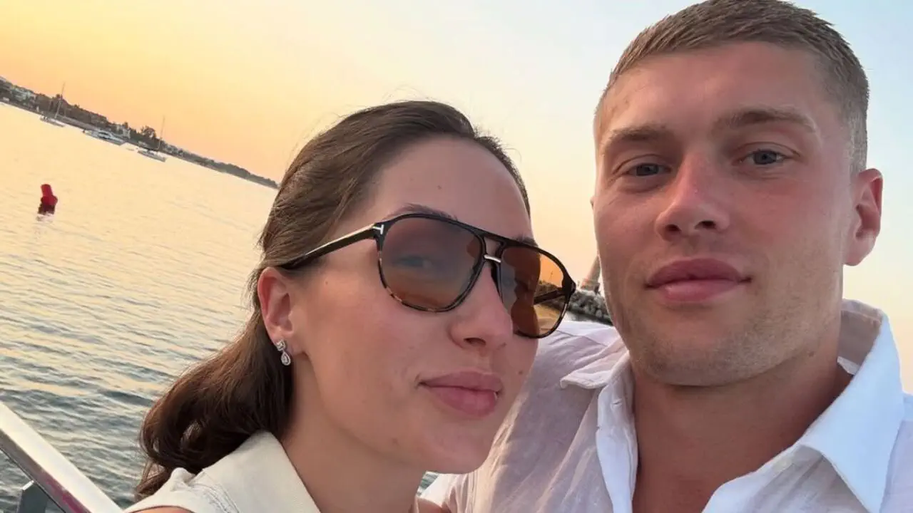 Артем Довбик з дружиною