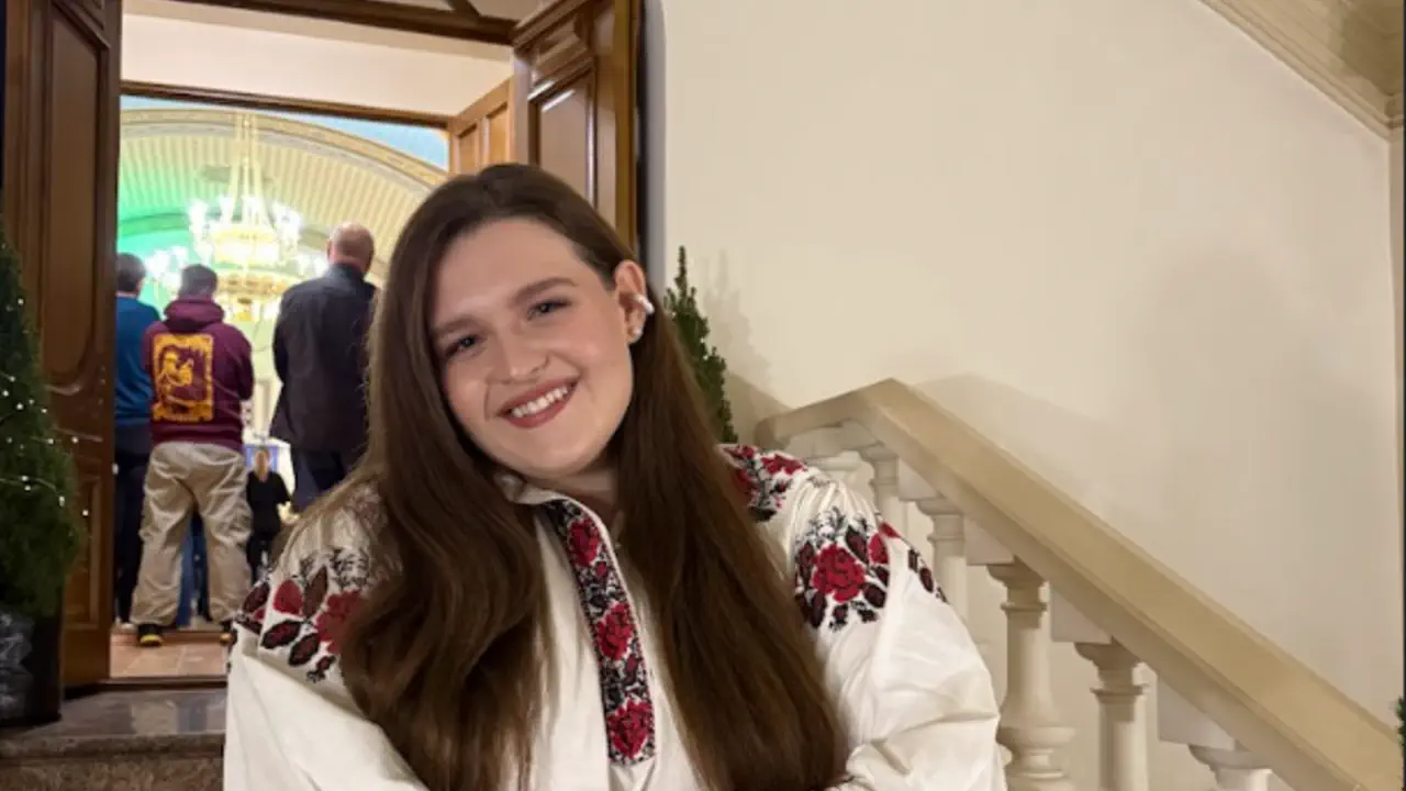Різдвяні ритуали: чому співачка iSKra досі «квокає» під столом