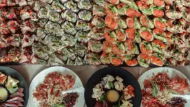 Встречайте Новый год, а не кухонную плиту: секретные закуски, которые можно приготовить заранее