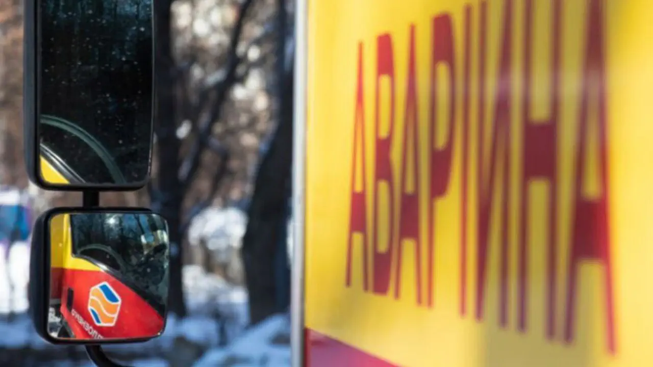 Київтеплоенерго усуває пошкодження тепломережі на  просп. Возз'єднання 