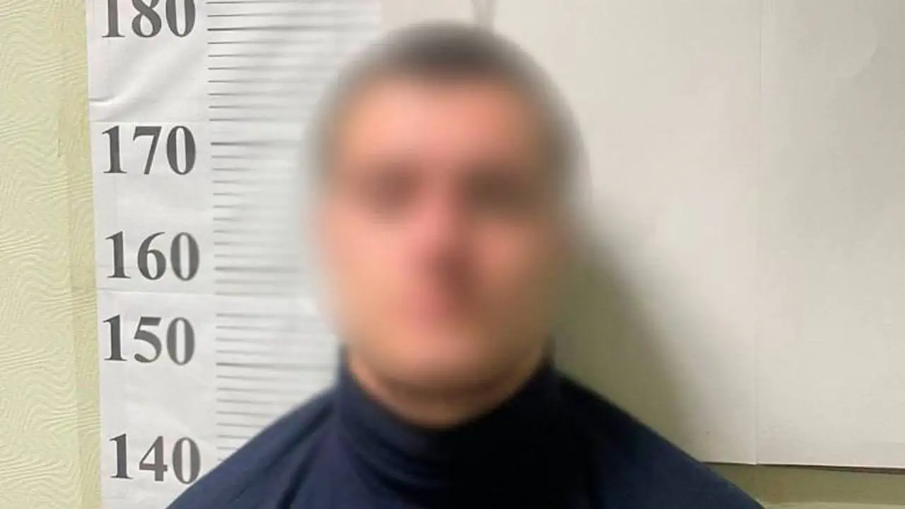 Ціна «кишенькових грошей»: 28-річному киянину загрожує термін за катування власної родини