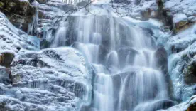 Замёрзшие водопады Карпат: уникальные локации для зимних фото и впечатлений
