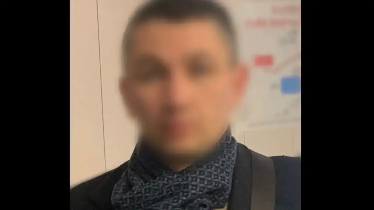 У Києві чоловік лякав касирів муляжем автомата, а налякав лише свій гаманець штрафом