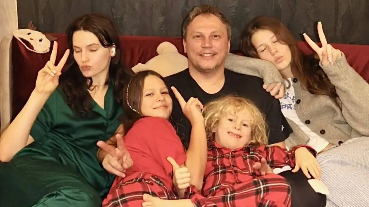 Андрей Пятов с детьми