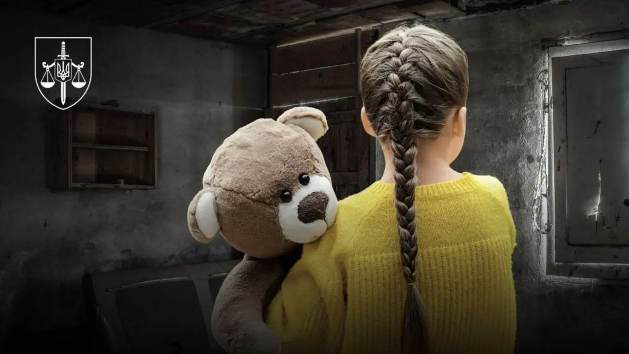 Только в 15-летнем возрасте девочка решилась рассказать о пережитом матери, которая немедленно обратилась в полицию