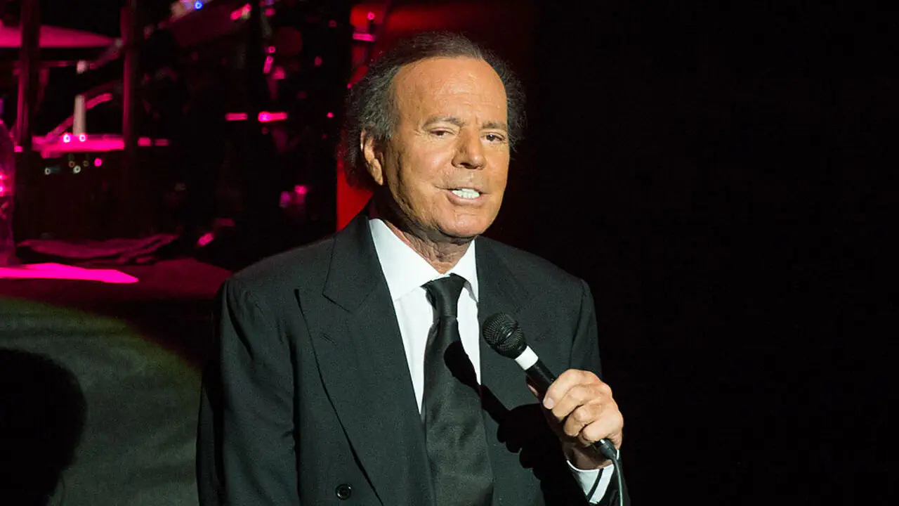 82-летнего Хулио Иглесиаса обвинили в создании «гарема рабынь»! Подробности секс-скандала!