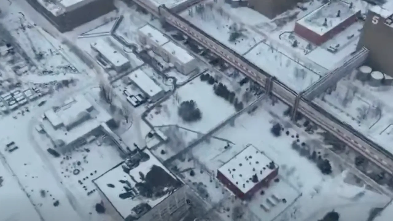 россия разместила военную технику у ядерных реакторов ЗАЭС - видео из дрона