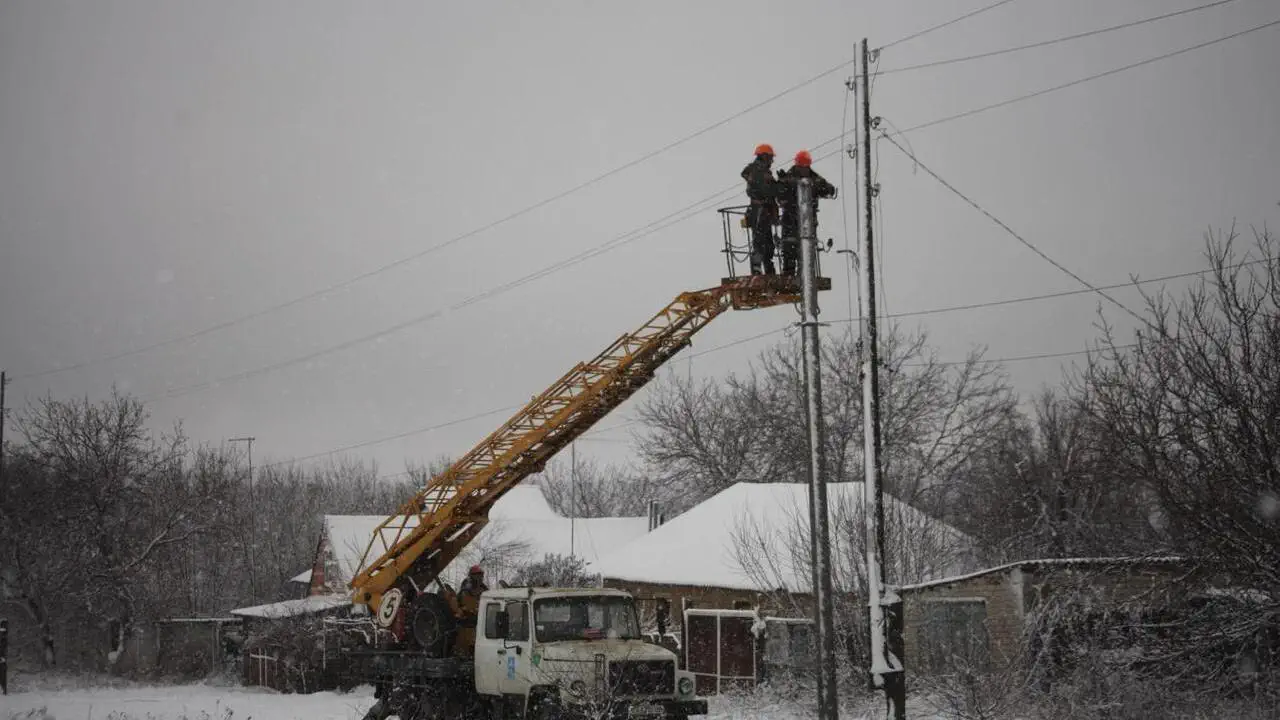Закликаємо споживачів раціонально використовувати електроенергію протягом усього дня, особливо у пікові години споживання вранці і ввечері