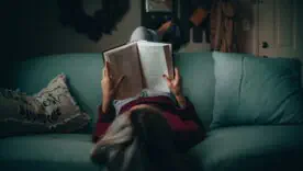 Феномен «книжного похмелья»: как мозг реагирует на потерю связи с вымышленными персонажами