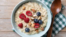 7 кулинарных хитростей, которые делают овсянку в разы вкуснее