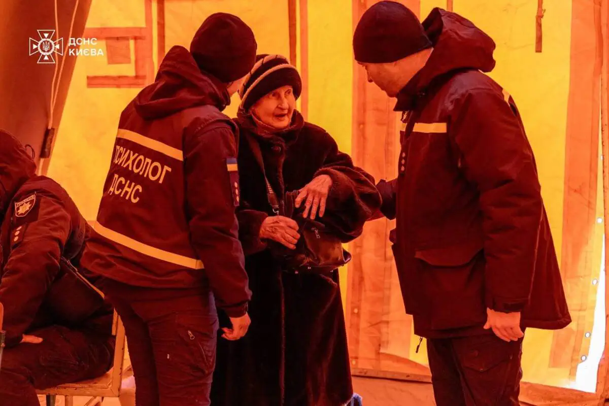 Уже десятий день поспіль у Пунктах незламності в Києві працюють психологи ДСНС України та Націполіції/Фото: ДСНС