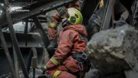 Киевская область: спасатели аварийно-спасательного отряда специального назначения ГСЧС бок о бок с энергетиками работают на объектах критической инфраструктуры области, чтобы как можно быстрее восстановить электро- и теплоснабжение
