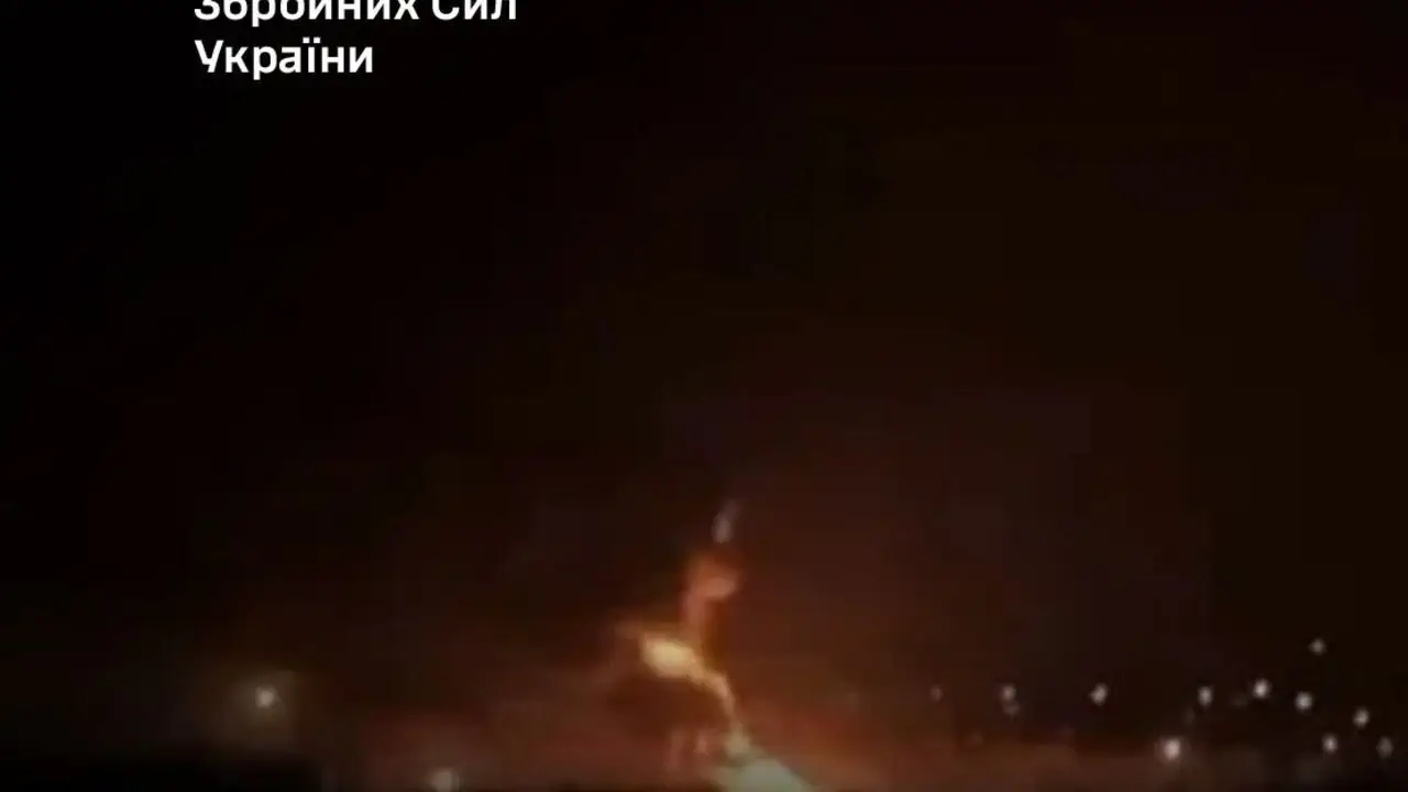 Украинские дроны атаковали нефтеперерабатывающий завод в РФ и логистические центры на ТОТ
