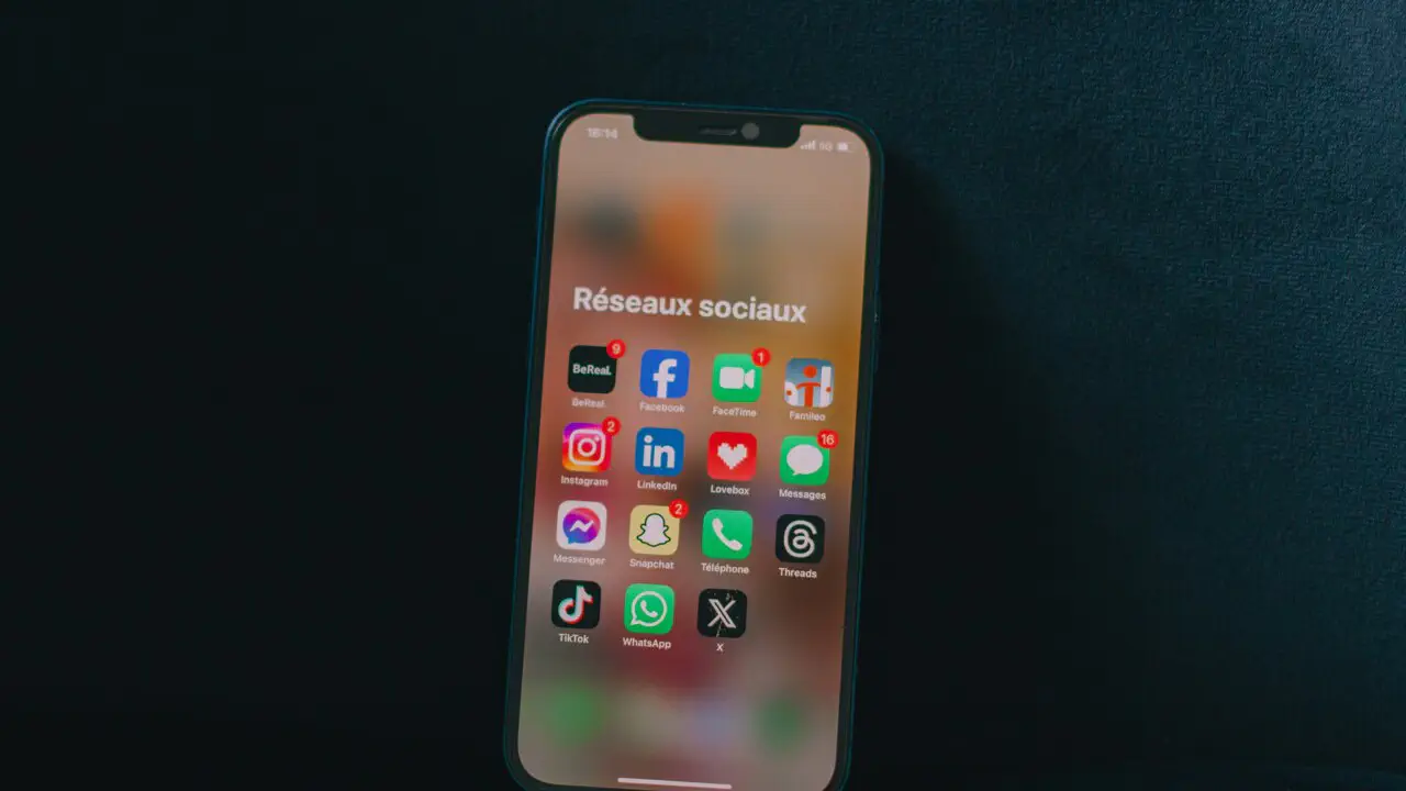 Game Over для підліткового TikTok: Франція готує масштабний цифровий «бан»