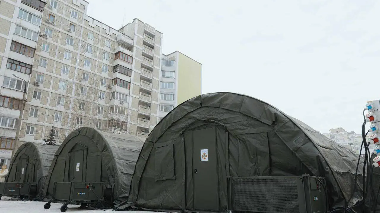 Блекаут у Києві: «тусовки» в пунктах незламності та нові збори в закладах
