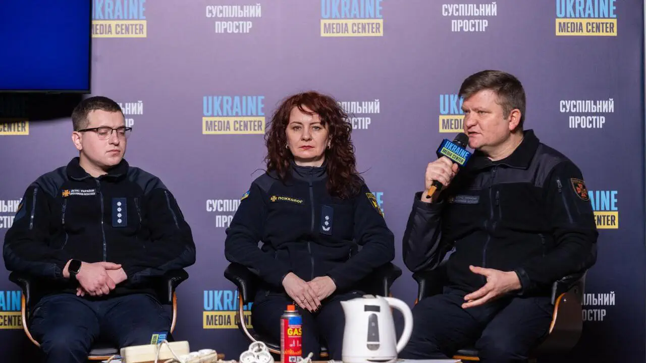 В Киеве восстанавливают электроснабжение: спасатели из других регионов помогают энергетикам