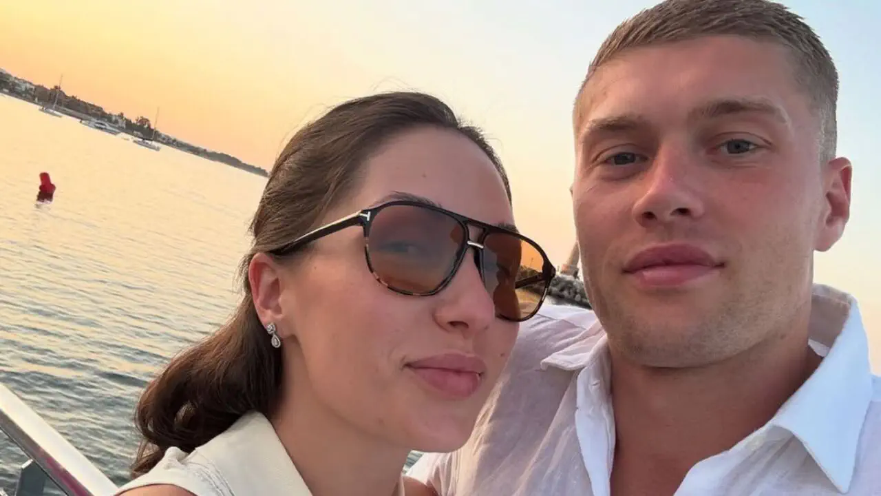 Артём Довбик с женой