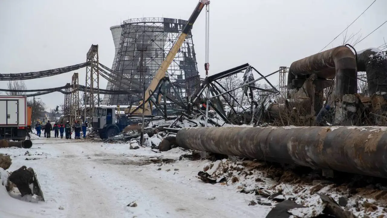 У Києві ДСНС розгортає додаткові пункти незламності: містянам забезпечують тепло, світло та психологічну підтримку