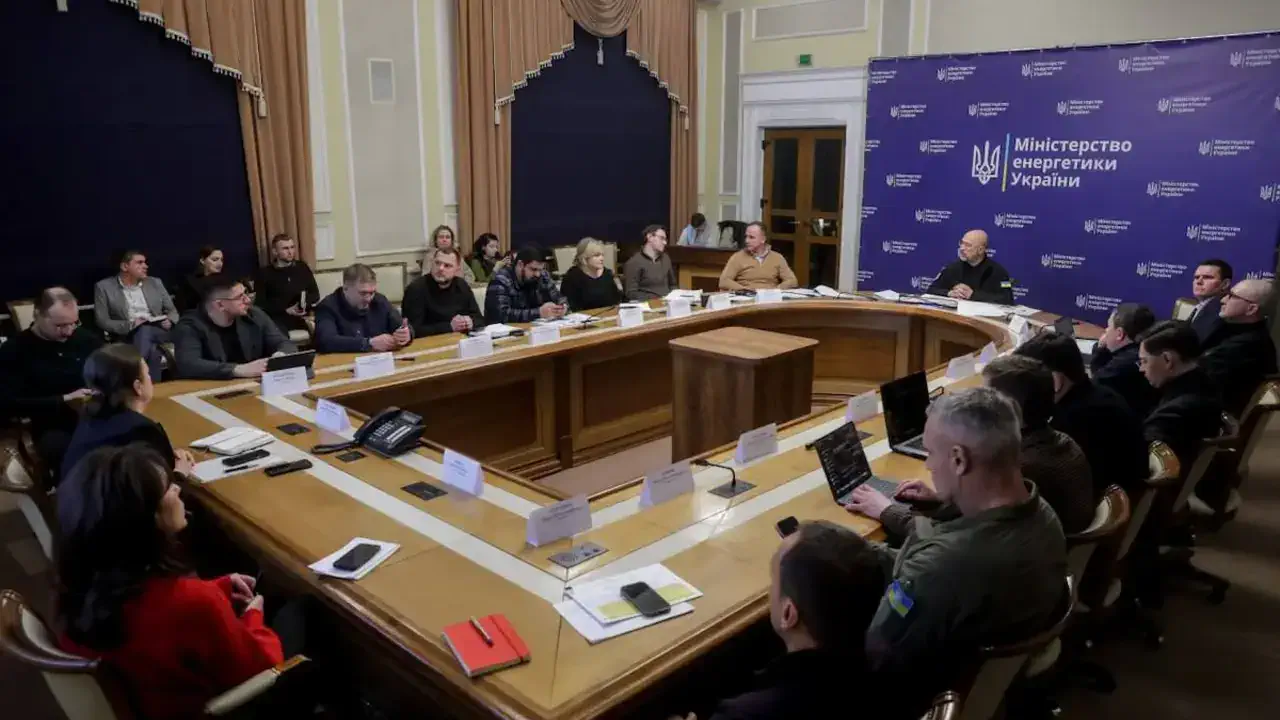 Впереди самые тяжёлые дни: Украина переходит на экстремальные графики отключений света
