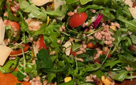 Любимый вегетарианский салат Ины Гарден: простой рецепт из фарро