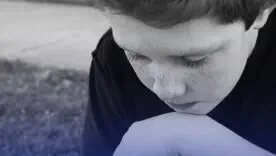 На Оболони мать на две недели оставила больного сына без еды и воды: ребенка изъяли