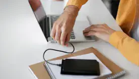 Почему ноутбук плохо держит заряд?
