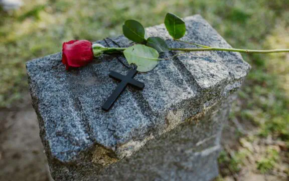 МЕТА-анализ: почему количество официальных смертей в 2025 году меньше, чем в 2021-м?