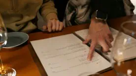Ловушка в красивой обложке: как ресторанное меню незаметно «обирает» ваш кошелек