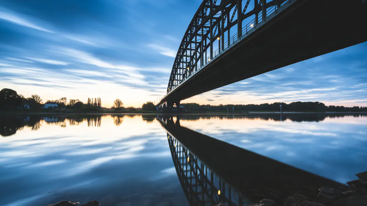 Трамп грозит заблокировать канадский мост: что происходит на границе