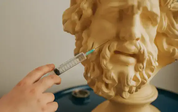 В 2026 году мужчины массово выбирают пластическую хирургию, и вот самые популярные процедуры