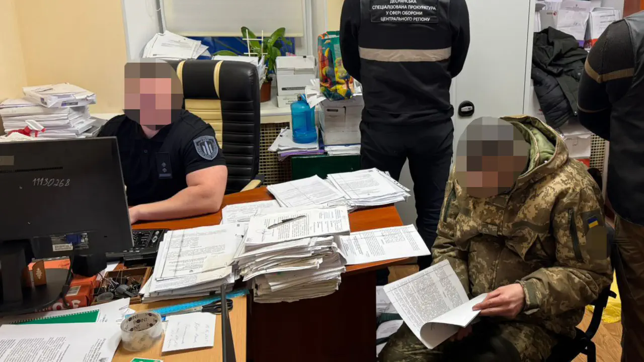 В Черниговской области раскрыли схему продажи армейского бензина: фигурантам грозит до 15 лет