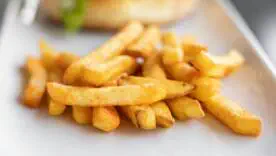 Картофель фри, который получается хрустящим без фритюра и лишнего жира