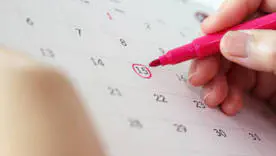 Что такое синхронизация цикла и как она помогает бороться с вздутием и ПМС\istockphoto