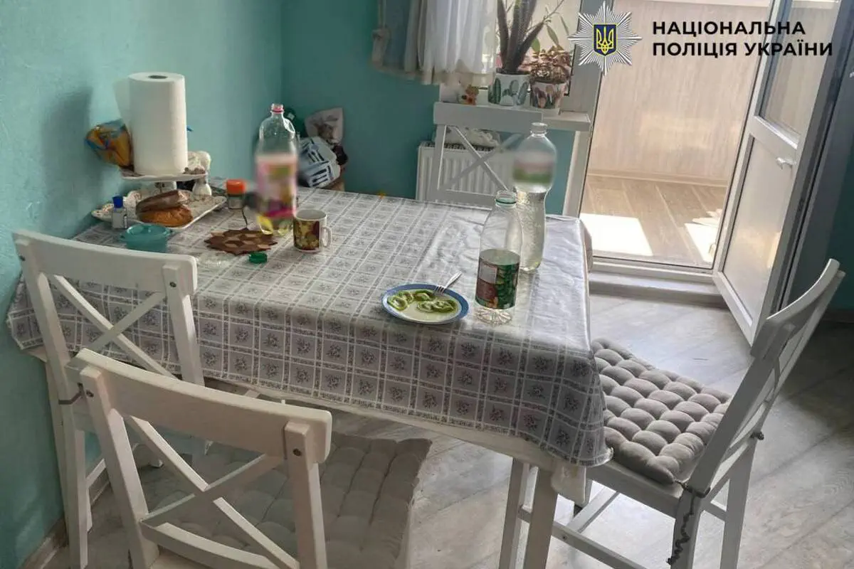 Киянка залишила сина наодинці з наркотиками, хлопчик потрапив до реанімації/Фото: Нацполіція