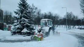 Из-за сильной гололедицы дороги фактически превратились в каток
