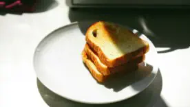 Тосты с грибами, ягодами и яйцами: пошаговые инструкции