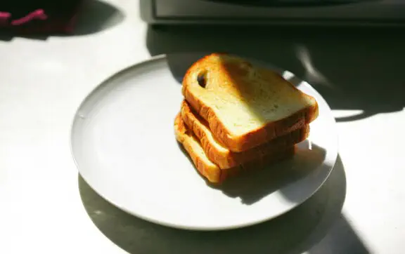 Тосты с грибами, ягодами и яйцами: пошаговые инструкции