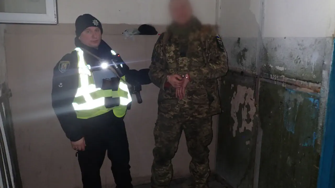 Кровавая ночь в Киеве: военнослужащий напал на прохожих на Святошине