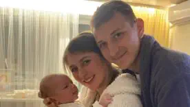 Дмитро Різник з дружиною та сином