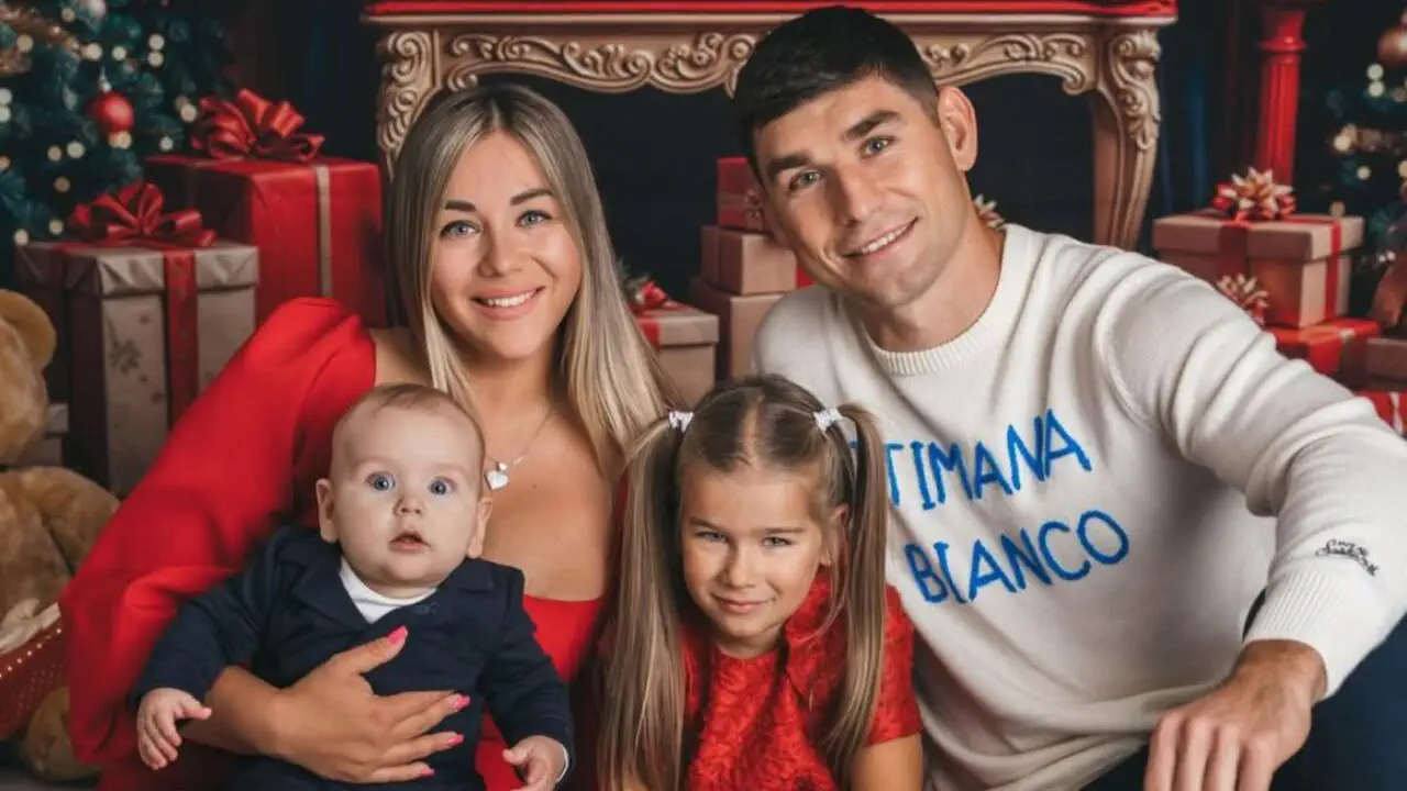 Руслан Малиновский с семьёй