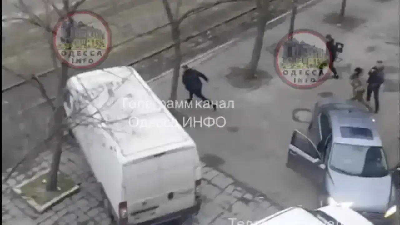 На видео — погоня, в отчете — бытовая ссора: Одесский ТЦК отрицает стрельбу по гражданскому