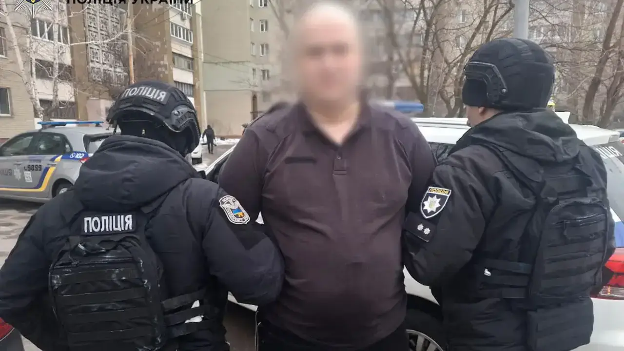 Усы прочь, а стыд остался: полиция нашла автора скандального видео с Майдана
