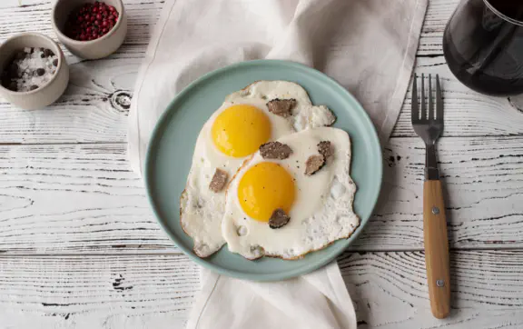 Как получить аккуратную яичницу с целым желтком