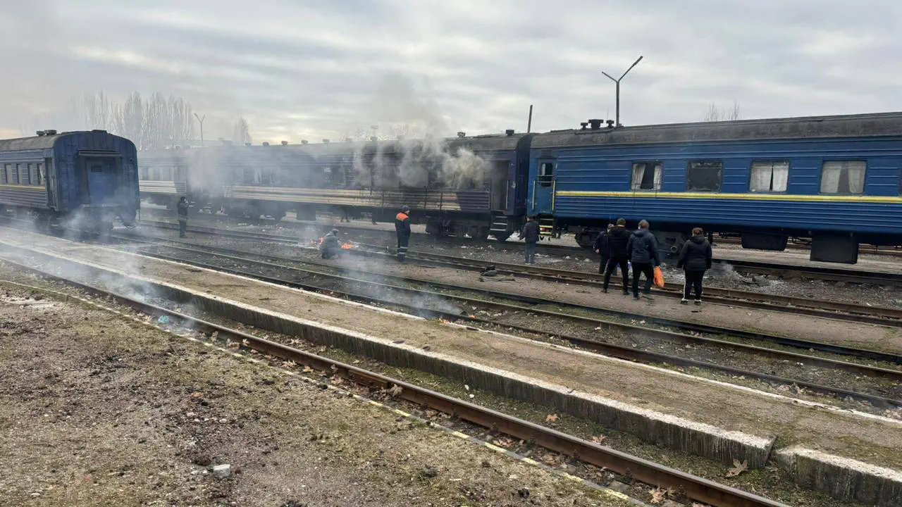 Враг атакует украинские поезда: один ранен, пассажиров успели эвакуировать