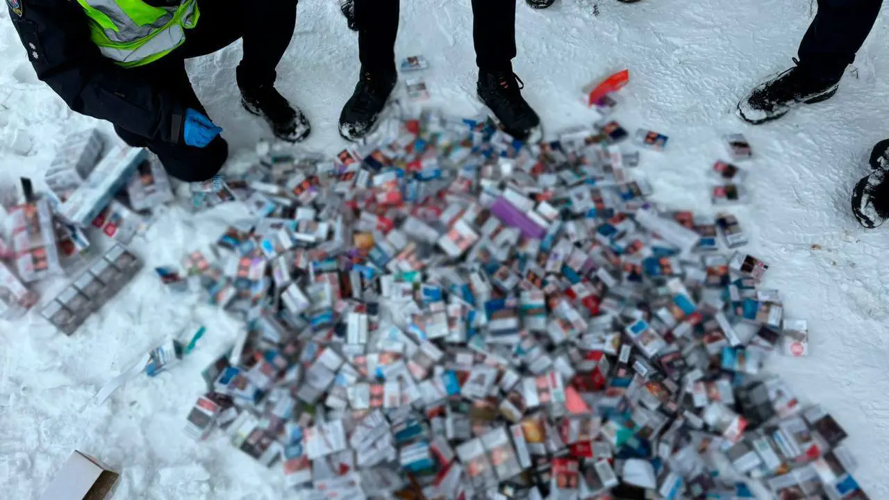 У Києві затримали двох іноземців за серію крадіжок із тютюнових кіосків