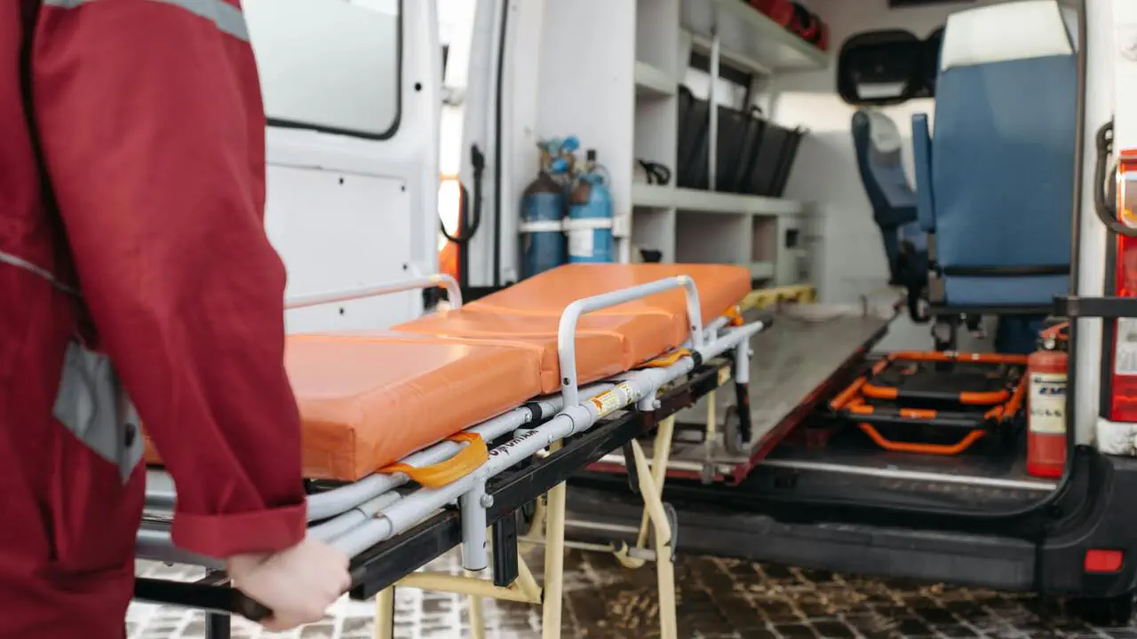 Водія швидкої відсторонили через підозру в умисному вбивстві хворих
