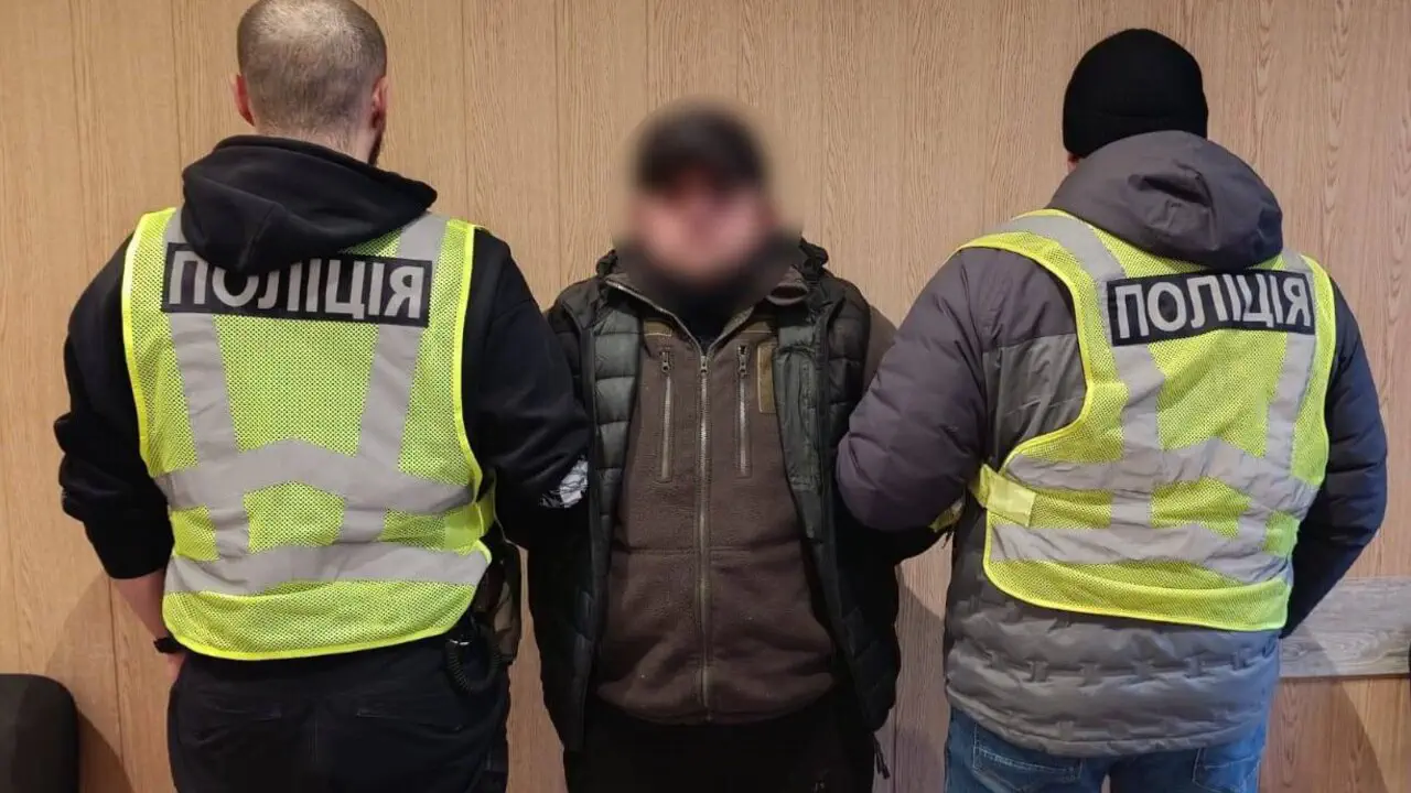 Танцевал на мемориале погибших защитников: иностранца привлекли к ответственности